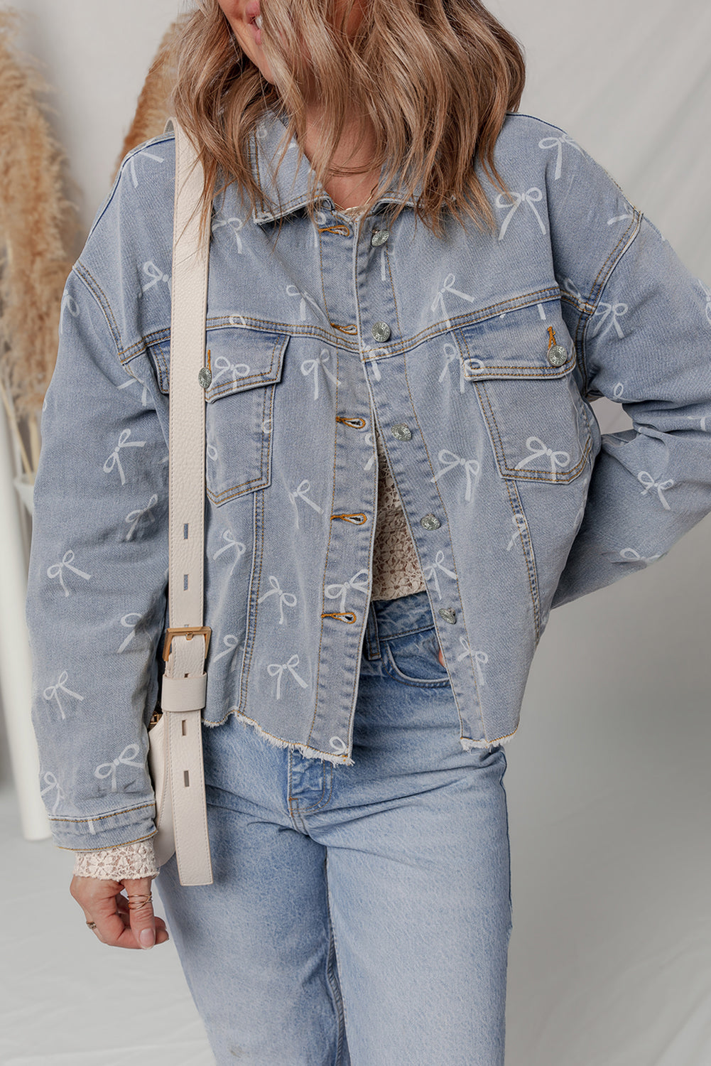 Bow Knot Print Light Wash Raw Hem Denim Jacket